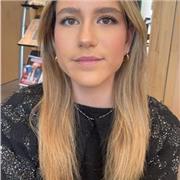 Journaliste diplômée de 21 ans, bac mention bien obtenu en 2022, propose cours de français à Valence, à domicile ou en ligne.