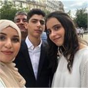 Étudiante en art et design en soif d’enseignement!