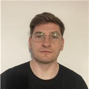 Profesor particular/online con experiencia previa dando clases de matemáticas, física e inglés. Soy estudiante de ingeniería.