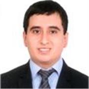 Ingeniero mecatronico da clases de física para estudiantes