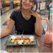 Joven con conocimientos para la ayuda de tareas de primaria.