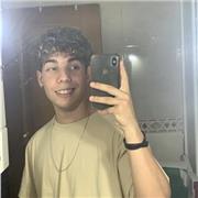 Estudiante de ciclo superior con título de bachillerato imparte clases a alumnos de primaria o ESO