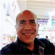 Profesor de historia da clases a alumnos de todas las edades y cualquier grado de estudios