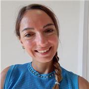 Docente di scienze naturali, biologia, chimica, laureata in chimica e tecnologie farmaceutiche ed in possesso di 24 cfu