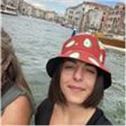 Esperta PROEL, metodo propriocettivo elastico. Laurea in Canto Pop e laureanda in composizione pop