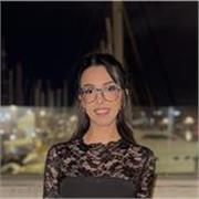 Chica joven y con mucho entusiasmo por enseñar 