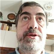 Ottimo conoscitore della lingua italiana, laureato in Scienze Politiche, impartisce lezioni di Italiano e scrittura