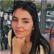 Laureanda in farmacia impartisce lezioni di chimica, chimica organica, biologia