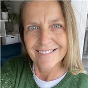 Professeure de philosophie expérimentée, en classes de première, terminale, B.T.S et C.P.G.E .Passionnée par la philosophie, la littérature, les sciences humaines, j'ai formé des élèves et des étudiants aux exercices suivants: la dissertation de culture
