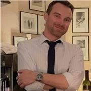 Sono bilingue con anni di esperienza all’estero, specializzato nell’insegnamento agli adulti. Offro un approccio pratico e veloce