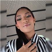 Educadora infantil que brinda apoyo en realización de tareas escolares