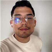 Especialista en Marketing Digital, dinámico que ofrece sus clases a jóvenes y adultos que quieran aprender de marketing digital