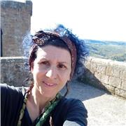 Laurea in pittura Acc B.A Brera, spacializzazione Arteterapia Master Landscape Design insegna disegno ematerie artistiche online