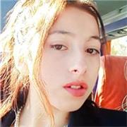 Doy clases particulares económicas de refuerzo para gente que estudia humanidades y todo lo relacionado con ellas, soy estudiante de la universidad en el grado de historia del arte
