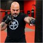Profesor titulado en artes marciales MMA con música, técnicas de combate chinas, kung fu Shaolin
