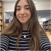 Soy responsable y paciente, estudio 1º de Educación Infantil y tengo el B2 de Cambridge (nivel real C1). Clases de inglés variadas
