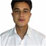 Profesor de fútbol  con ganas de ayudar en la formación de niños con mucha energía y entusiasmo 