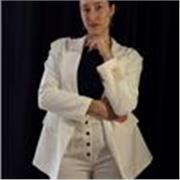 Profesora titulada en Inglés y segundo idioma. Mis idiomas nativos: ucraniano y ruso. Enseñara offline y presencial  