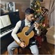 Laurea triennale in Chitarra classica e laureando al percorso biennale
