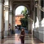 Studentessa universitaria delle scienze motorie che impartisce lezioni su matematica e altre materie scientifiche e non solo