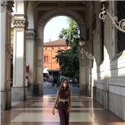 Studentessa universitaria delle scienze motorie che impartisce lezioni su matematica e altre materie scientifiche e non solo