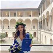 Laureata in lingue offre lezioni di inglese, francese e spagnolo + materie scientifiche e umanistiche