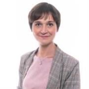 Profesora titulada con más de 5 años de experiencia