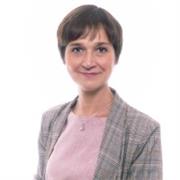 Profesora titulada con más de 5 años de experiencia