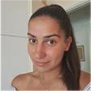 Studentessa di ingegneria informatica che impartisce lezioni di matematica, fisica e chimica in scuole superiori e gradi minori