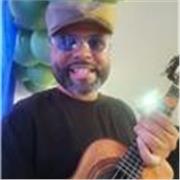 Dou aulas para adultos e adolescentes, cavaquinho e percussão