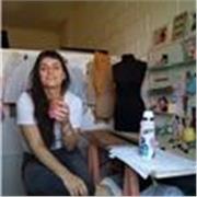 Profesora de molderia para estudiantes de diseño de indumentaria