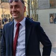 Studente universitario impartisce lezioni private per studenti di scuole medie, superiori e università di matematica/fisica
