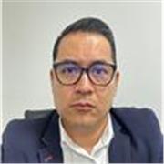 Maestro de apoyo escolar a estudiantes de primaria y secundaria