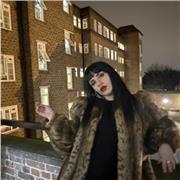 I offer private English lessons for native Romanian speakers