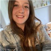 Deutsche Muttersprachlerin bietet Onlineunterricht für Kinder und Jugendliche in den Fächern Mathe, Biologie und Deutsch an.