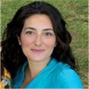 laureata in scienze politiche impartisce lezioni in discipline umanistiche e linguistiche