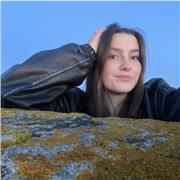 Profesora de inglés nativa y con  certificado de C1. Clases para niños pequeños de entre 3 y 6 años.