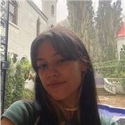 Estudiante universitaria con experiencia en inglés imparte tutorías hacia niños de todas las edades
