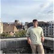 Estudiante de carrera universitaria con 5 idiomas para poder ayudar a aprender al mayor número de estudiantes de todo el mundo.