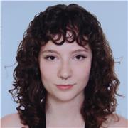 Soy estudiante de Historia en la Universidad Complutense de Madrid. Estoy en mi último año, se me dan bien los idiomas.