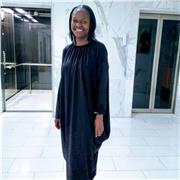 Madre lingua inglese , sono disponibile dal lunedì al venerdì pomeriggio , posso ospitare per lezioni a casa mia , come pure mi posso muovere solo in città