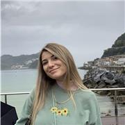 Maestra de educación Primaria y, además, tengo el titulo de monitora de tiempo libre. Soy una persona con ganas de trabajar que me implico mucho en la enseñanza y educacion de los niños