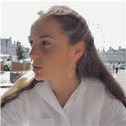 Étudiante proposant des cours de mathématiques a domicile ou en visio pour les élèves allant de la 6e à la terminale