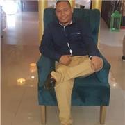 Profesor dinamico, activo colaborativo y que muestra las matematicas y finanzas como un proceso cotidiano