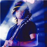 Maestro de guitarra con experiencia para niños o adultos principiantes