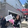 küçük yaş gruplarına etkili ve eğlenceli öğrenmelerini önemseyen bir öğretmenim