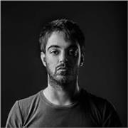 Sono un docente, art director, graphic designer e type designer. Adoro progettare poster.