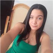 Niñera ayudando con tareas escolares