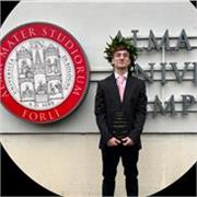 Insegnante di matematica. Laureato in ingegneria aerospaziale presso l'Università di Bologna.