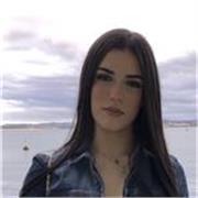 Profesora de inglés titulada hasta C1 y aplicada en matemáticas, lengua y literatura y física y química.